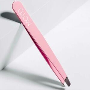 MOTD | Killer Pair Classic Slant Tip Tweezer in Pink | Sold @ Revolve | NIB